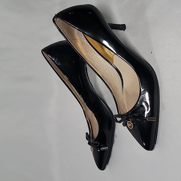 💚💚 Michael Kors Black Patent Leather Stiletto Pumps With Bow Detail Size 5M - Picture 4 of 7